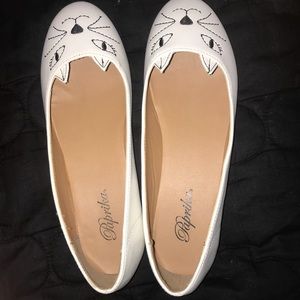 cute cat flats, never worn !